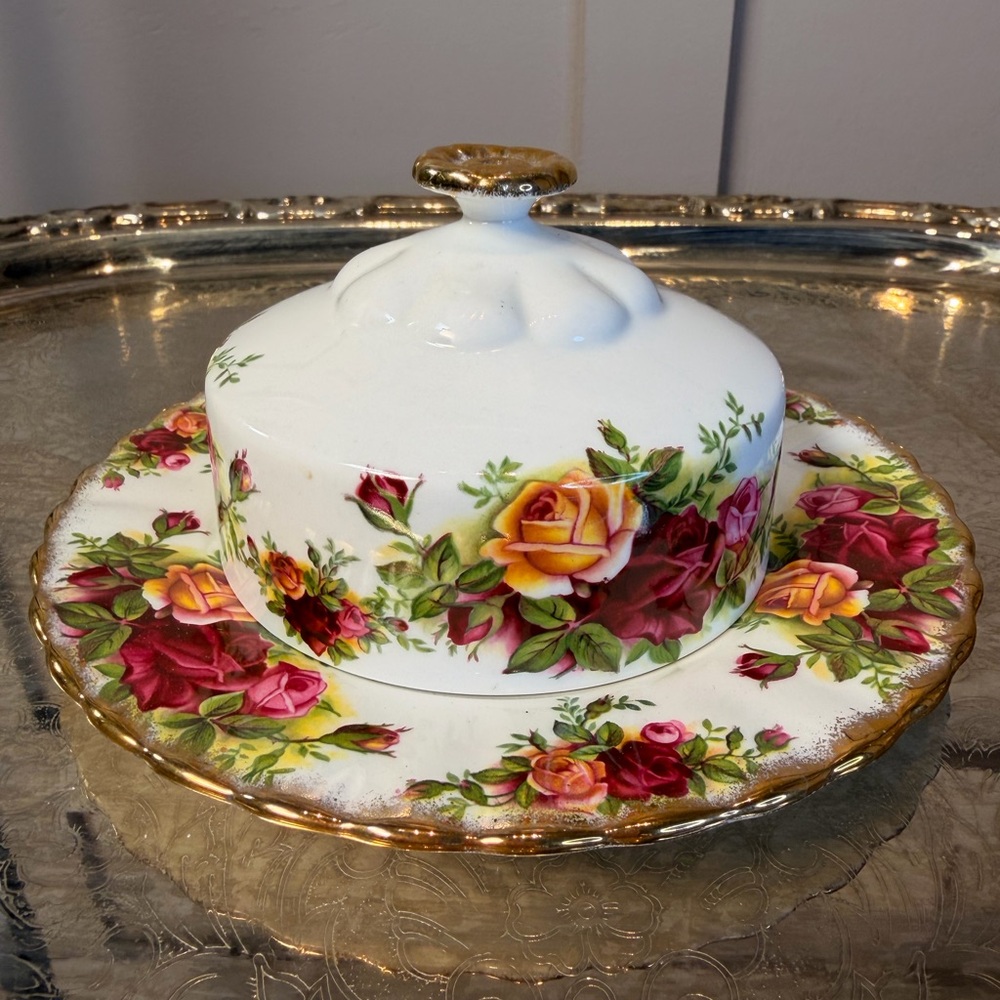 Royal Albert Bone China Old Country Roses Round Covered Butter Dish - MINT
